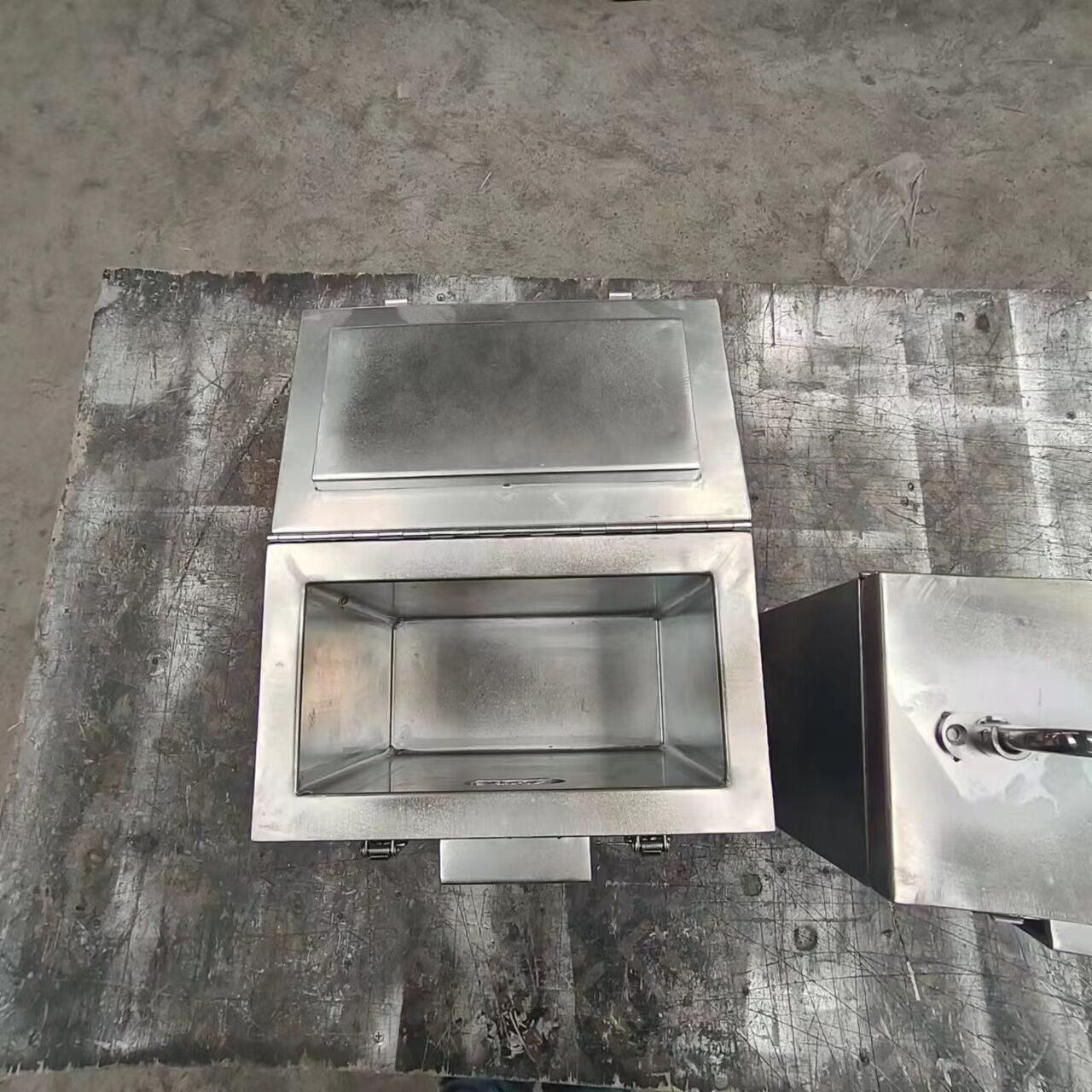 西藏深入剖析铅箱：防护与存储的可靠伙伴